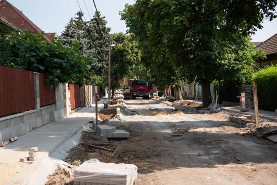 Útfelújítás az Albán utcában