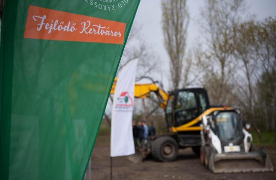 Megtörtént a Kertvárosi Idősotthon ünnepélyes alapkőletétele.