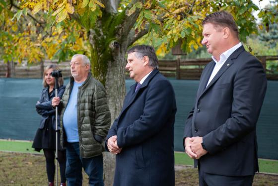 Kovács Péter polgármester és a kivitelező