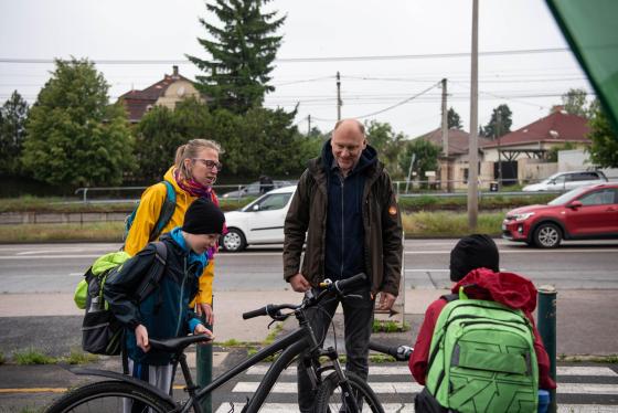 Szász József alpolgármester kerékpárosokkal