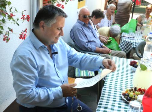 Kovács Péter polgármester olvas