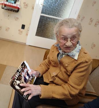 Etelka néni köszöntése 95. születésnapja alkalmából.