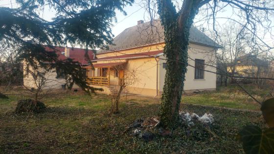 Iskola u. 8. szám alatti épület