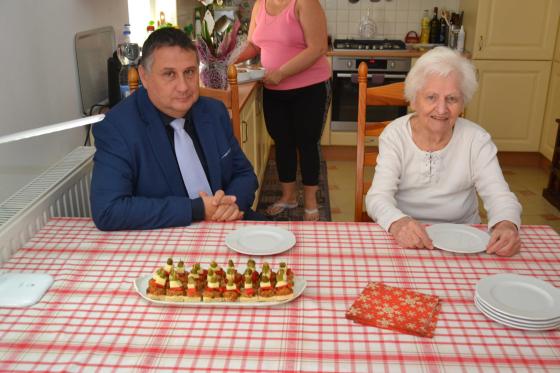 Kovács Péter polgármester köszönti Piroska nénit 95. születésnapja alkalmából.