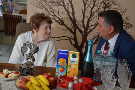 Anna néni és polgármester úr