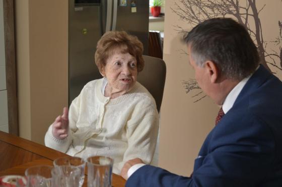 Anna néni és polgármester úr