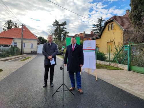 Átadtuk a Tölgyfa utcát.