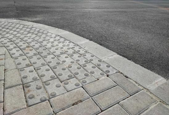 Felújított Érsekújvári utca