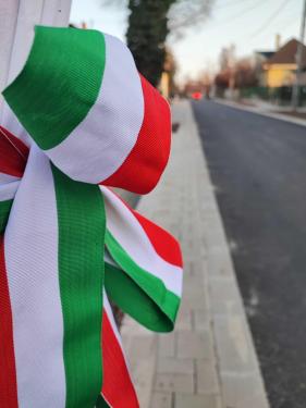 Nemzeti színű szalag