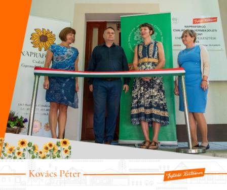 Kovács Péter polgármester, Ács Anikó alpolgármester asszony, Hanuláné Kurdi  Ágnes és Tamás Jánosné közös képe