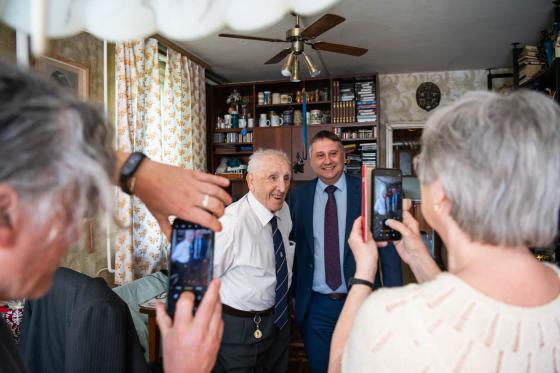 Kovács Pétert és Borovitz Tamást fotózzák