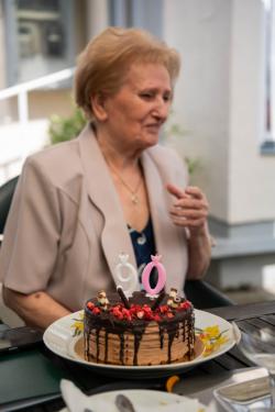 Manyi néni és a tortája