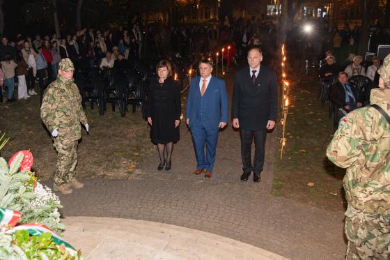 Kovács Péter polgármester, Ács Anikó és Szász József alpolgármesterek koszorúzása