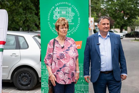 Kovács Péter polgármester és Dr. Környeiné Rátz Katalin önkormányzati képviselő az átadón