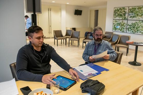 Egészségügyi felmérés a házasságkötő teremben.