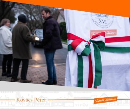 Útátadó tábla még a leleplezés előtt