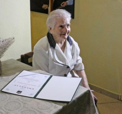 Kolozsvári József Jánosné köszöntése kilencvenedik születésnapja alkalmából.