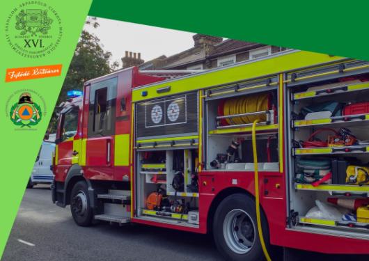 Kipakolt tűzoltószer.