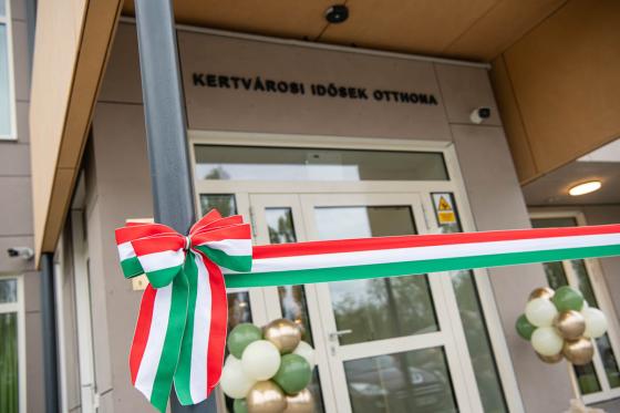 nemzeti színű szalag