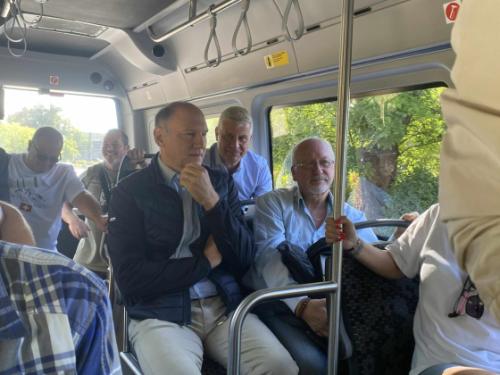 Szatmáry Kristóf országgyűlési képviselő, Szász József alpolgármester utazás közben