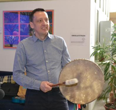 Lukács András, zaj és rezgésvédelmi szakértő előadása egy sámándobbal