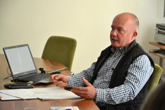 Ádám Attila István főkertész előadás közben