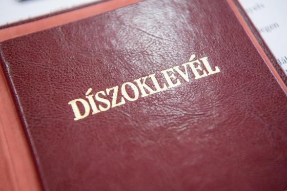 Díszoklevél a pedagógusnap alkalmából