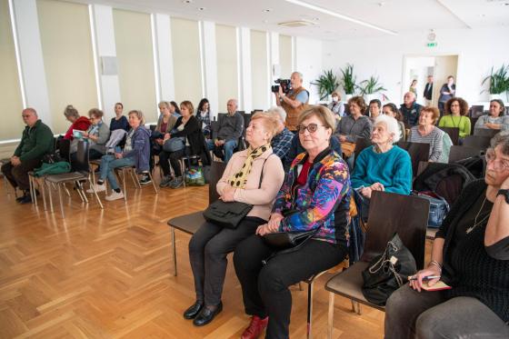 A gondozásmentes kert alapjairól tart előadást Ádám Attila István főkertész.