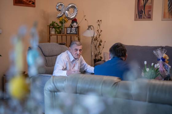 Kovács Péter beszélget az ünnepelttel