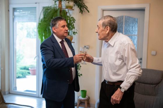 Koccintás Sanyi bácsival