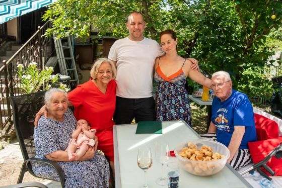 Az ünnepelt a családja körében