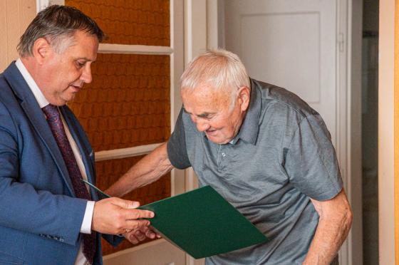 az oklevél átadása