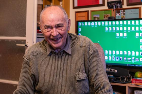 Dr. Bernáth Attila nevet