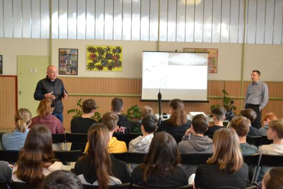 Előadás a zajszennyezésről a Jókai iskolában