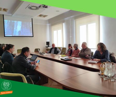 A képen a meghívott Fórum-tagok láthatóak