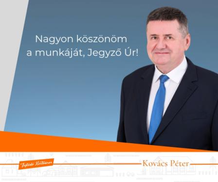 Nagyon köszönöm  a munkáját, Jegyző Úr! - Dr. Csomor Ervin jegyző a képen