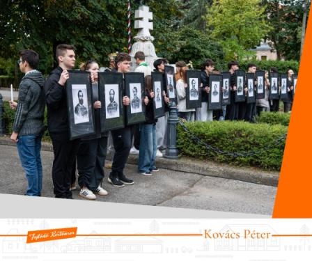 Megemlékezés október 6-án a kivégzett tábornokok képeivel