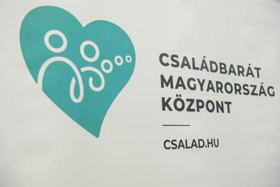 Családbarát Magyarország felirat