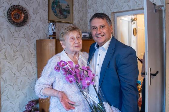 Zsombori Pálnét köszöntötte Kovács Péter polgármester kilencvenedik születésnapja alkalmából