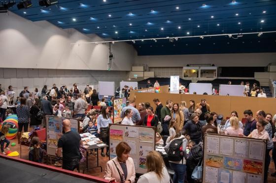 Iskolaválasztót tartottak az Erzsébetligeti Színházban