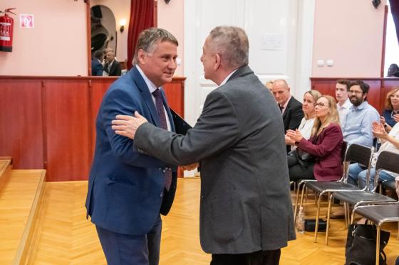 Kovács Péter polgármester köszönti a pedagógusokat