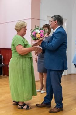 Kovács Péter polgármester köszönti a pedagógusokat