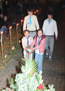 Koszorúznak a cserkészek