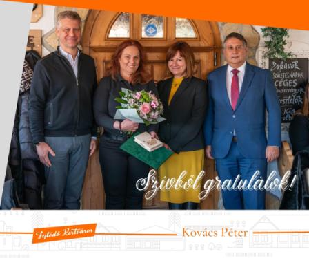 Szatmáry Kristóf, Ács Anikó és Kovács Péter átadják Rappaport Dórának az Év Kulturális Dolgozója Díjat